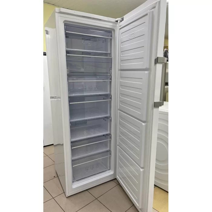 Морозильный шкаф Beko RFNE290E33W Б/У
